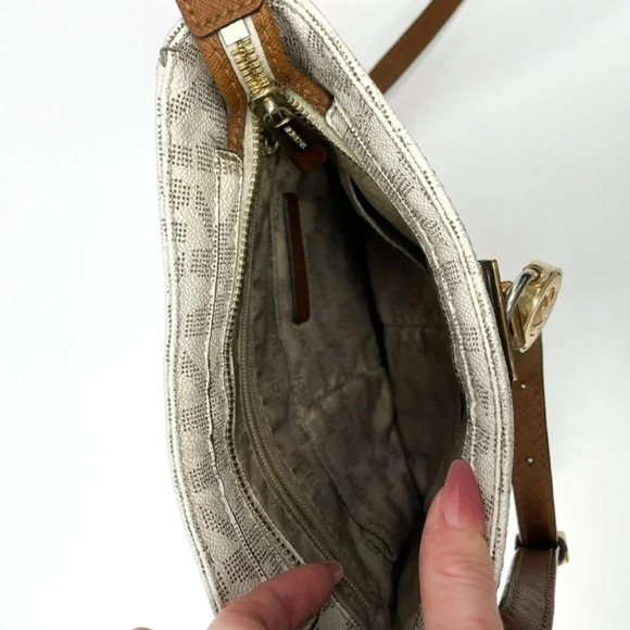 Michael Kors Hamilton Monogram Crossbody Messenger Purse Bag Vanilla - Picture 8 of 8